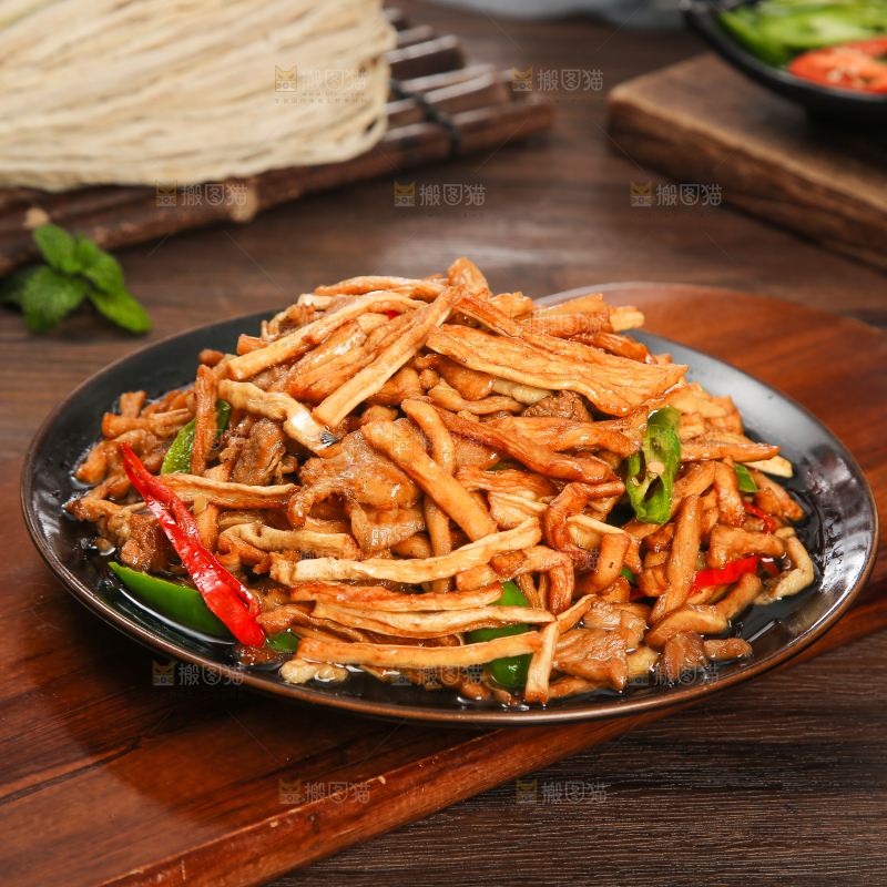 木底上的萝卜条炒肉丝