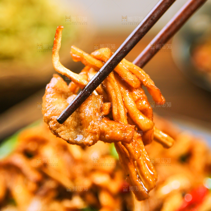 木底上的萝卜条炒肉丝
