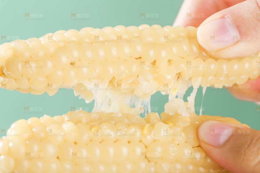 浅底上的手指糯玉米