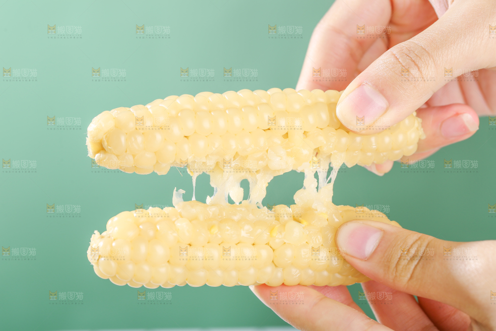 浅底上的手指糯玉米