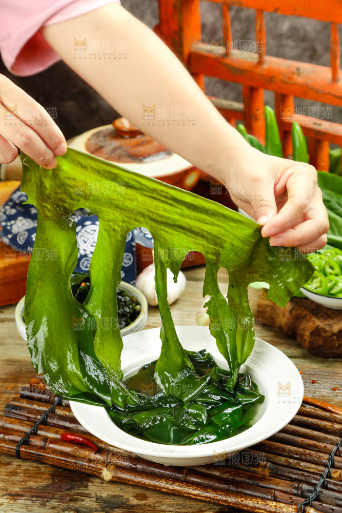深底上的裙带菜
