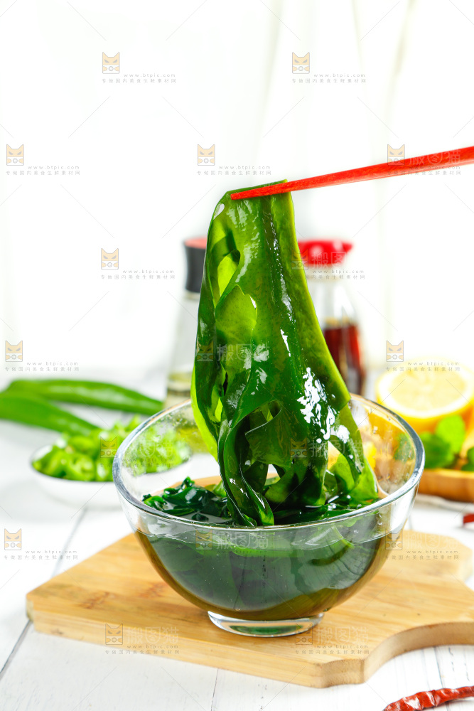 浅底上的裙带菜