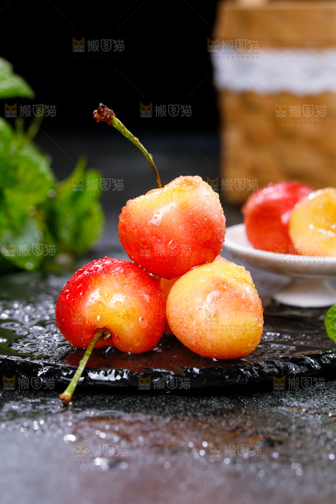 深底上的黄金车厘子