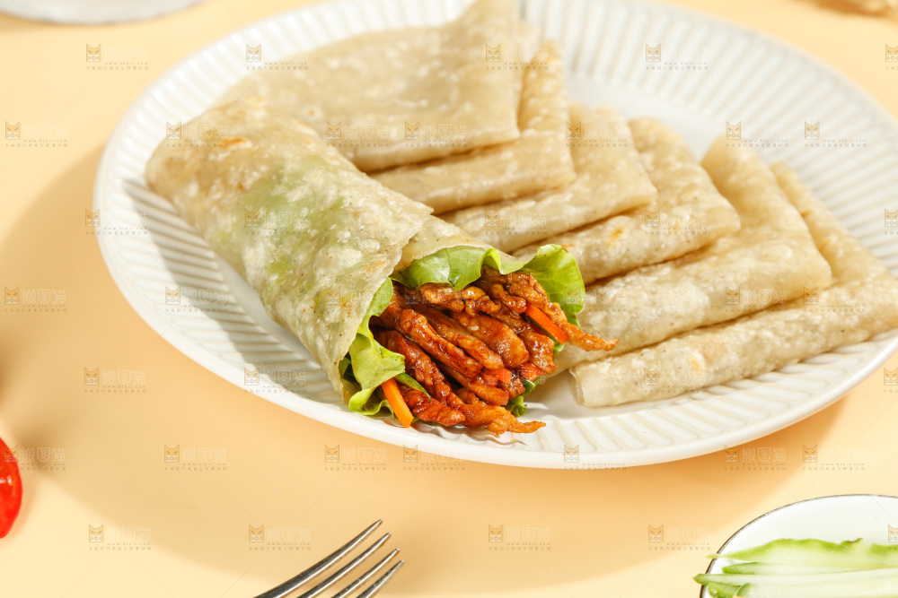 浅底上的荞麦卷饼