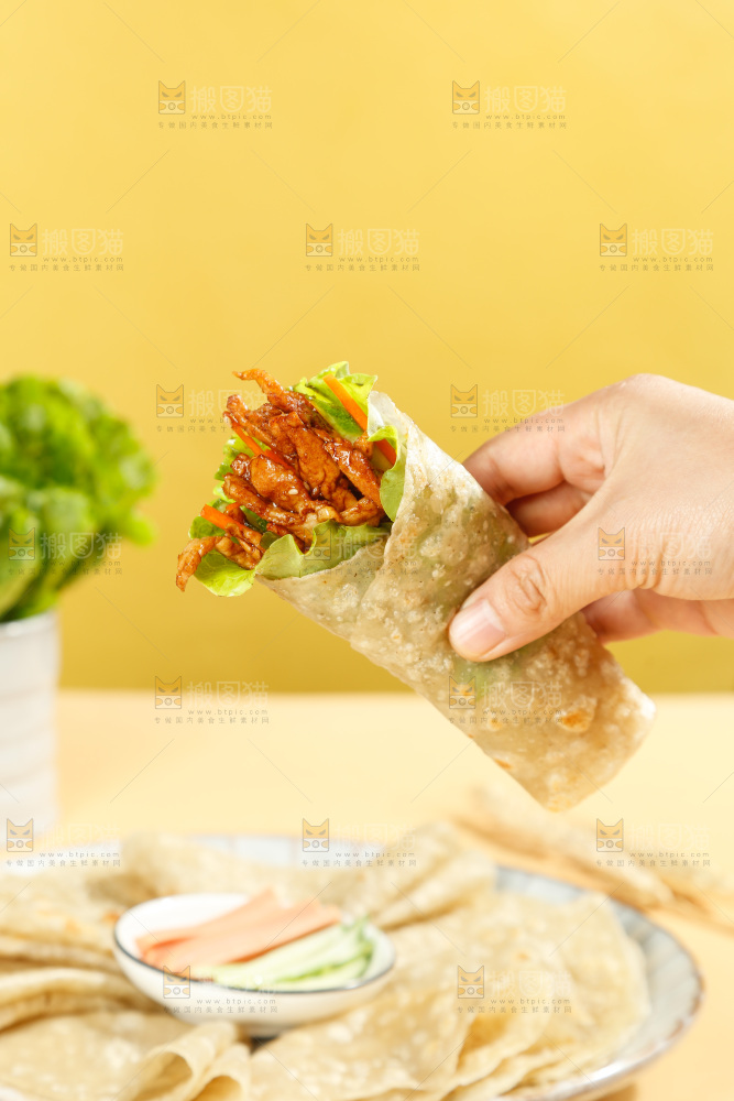 浅底上的荞麦卷饼