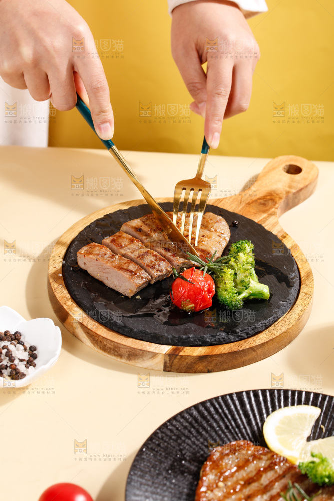浅底上的牛排
