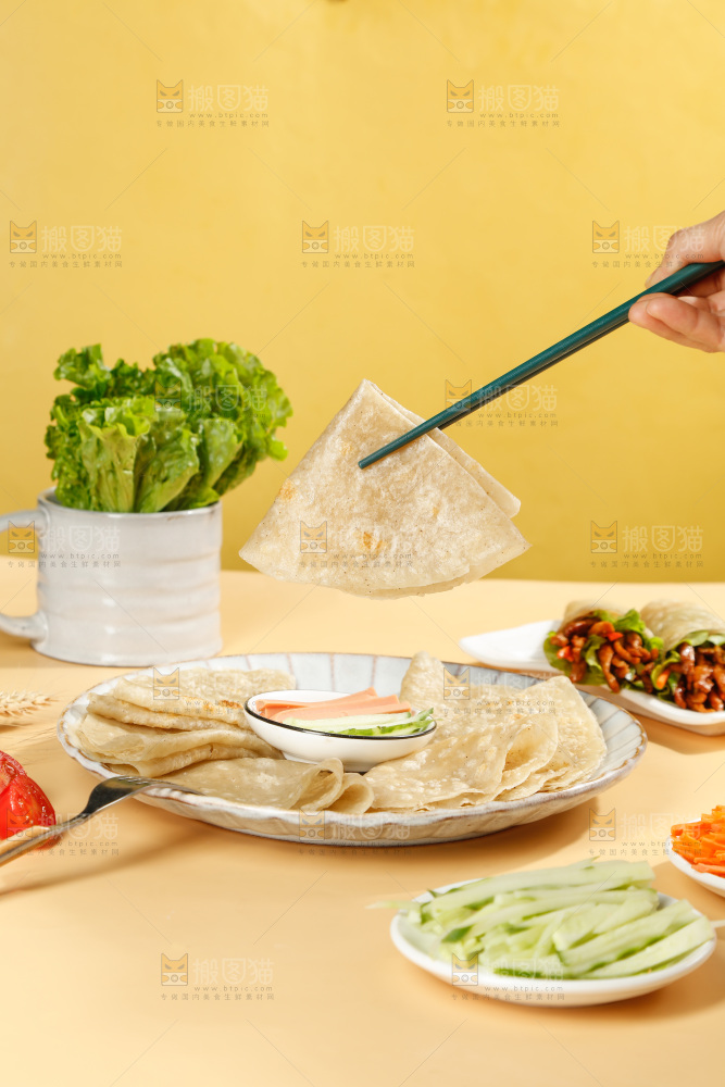 浅底上的荞麦卷饼