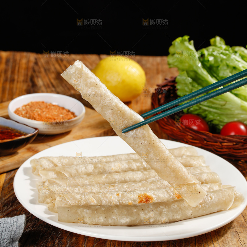 木底上的荞麦卷饼