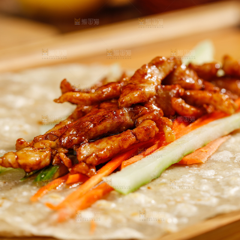 木底上的荞麦卷饼