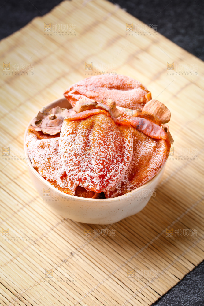 深底上的吊柿饼