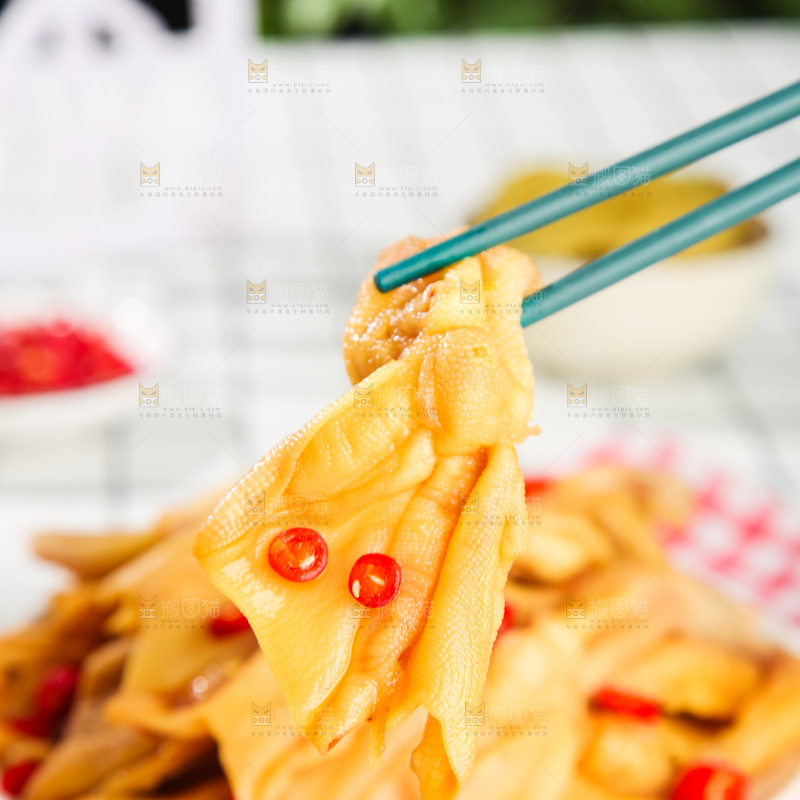 浅底上的无骨鸭掌