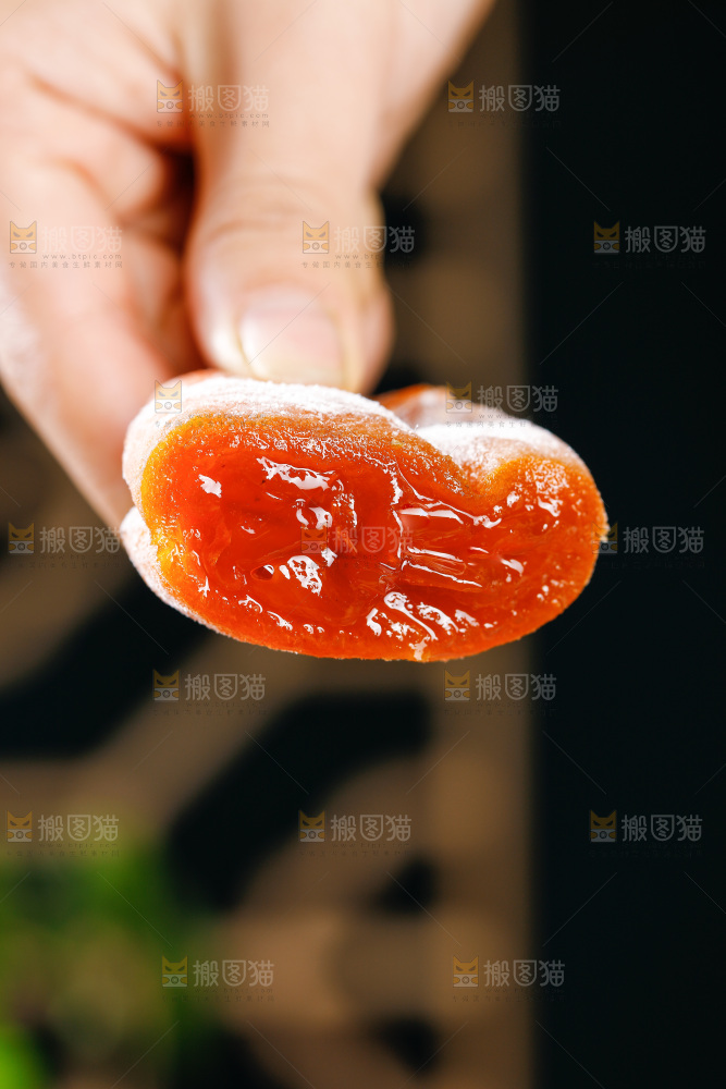 深底上的吊柿饼