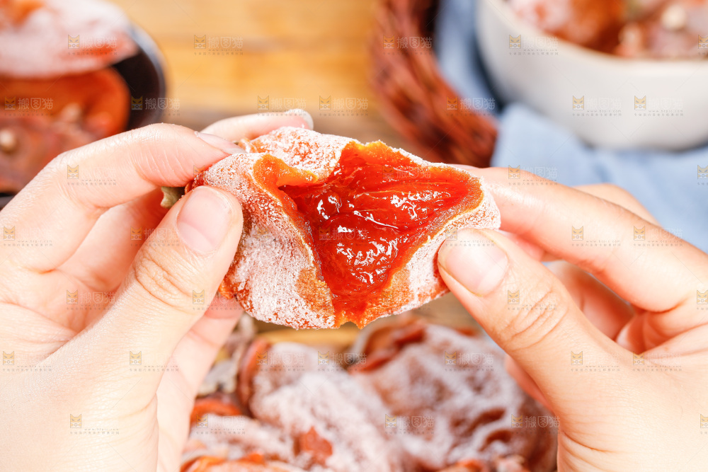 深底上的吊柿饼