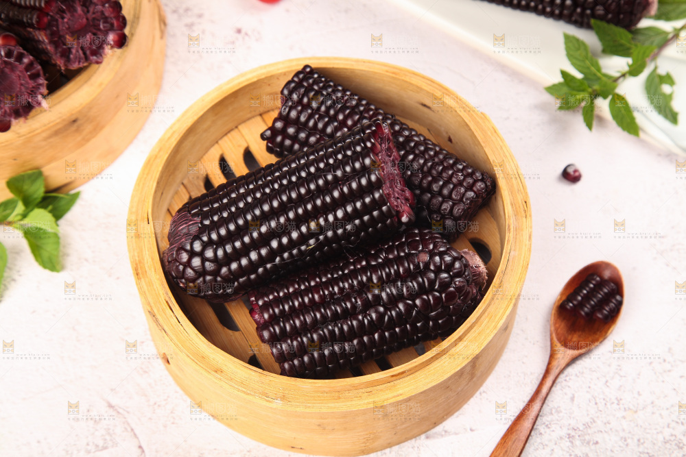 浅底上的黑糯玉米