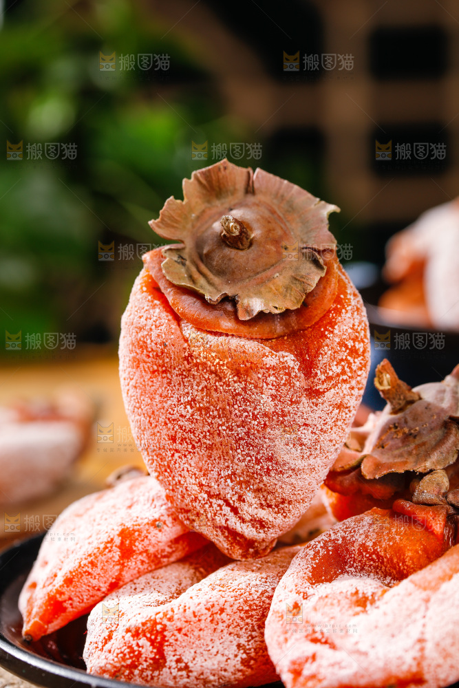 深底上的吊柿饼