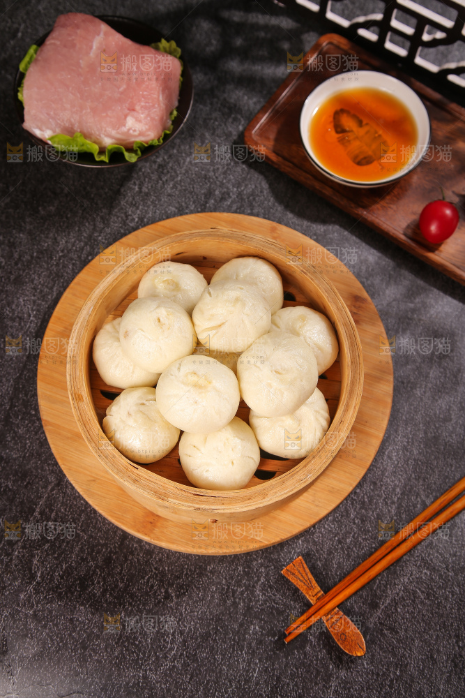 深底上的发面小笼包子