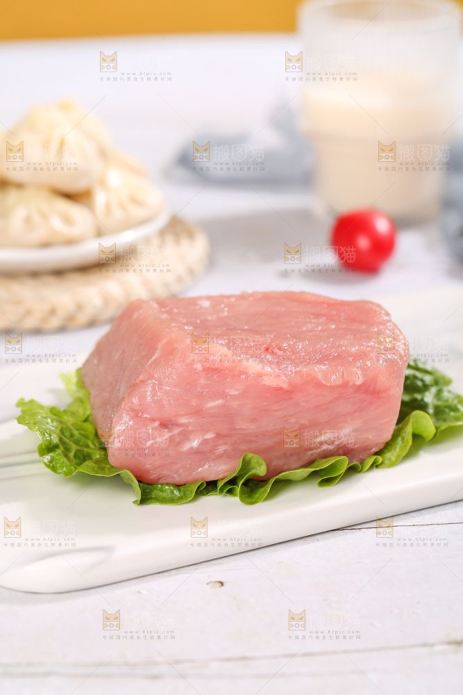浅底上的五花肉