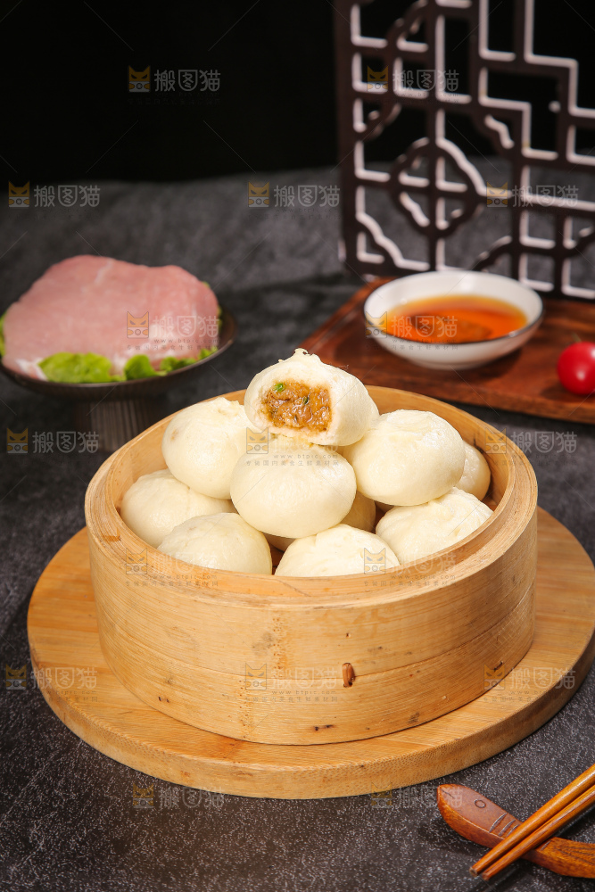 深底上的发面小笼包子