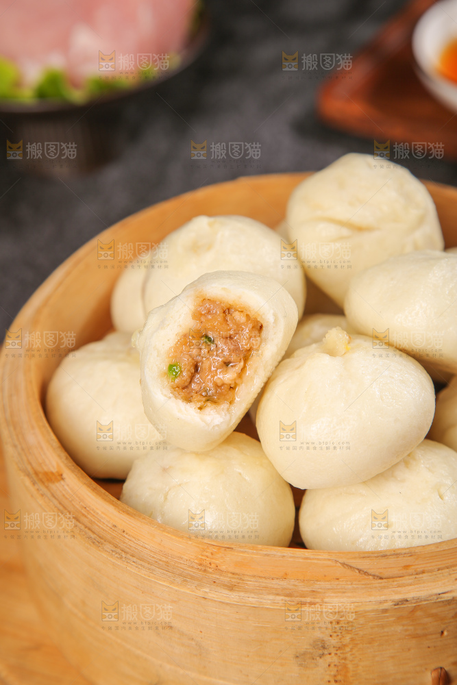 深底上的发面小笼包子
