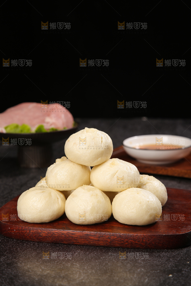 深底上的发面小笼包子