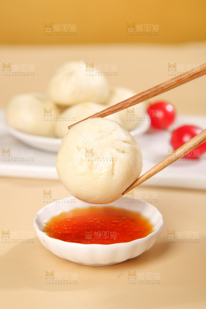 浅底上的发面小笼包