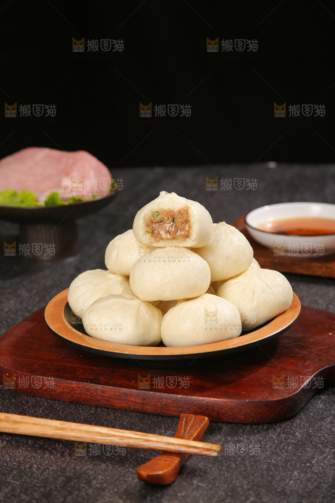 深底上的发面小笼包子
