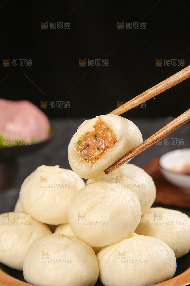 深底上的发面小笼包子