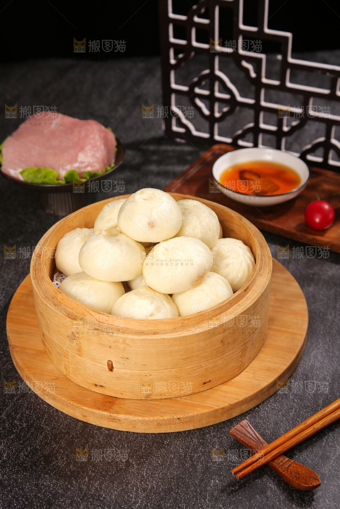 深底上的发面小笼包子