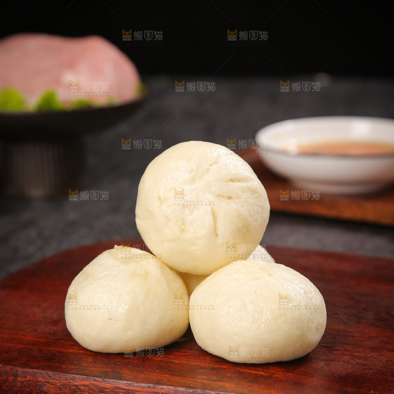 深底上的发面小笼包子