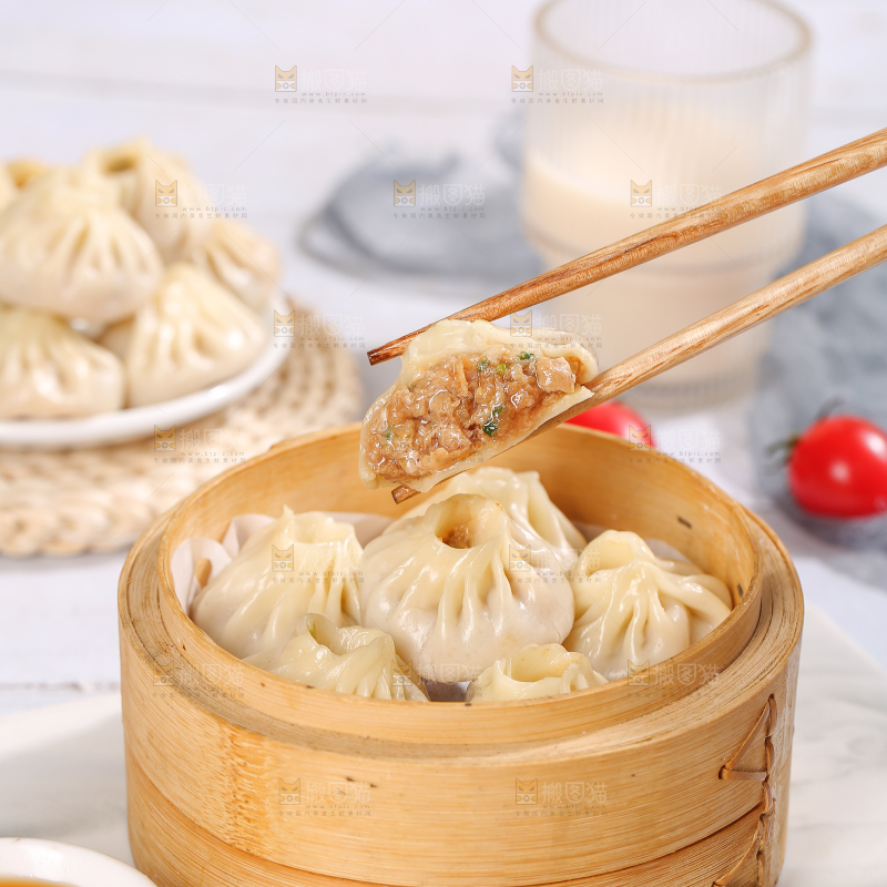 浅底上的薄皮小笼包