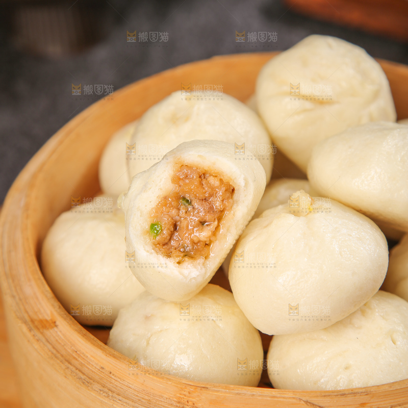 深底上的发面小笼包子