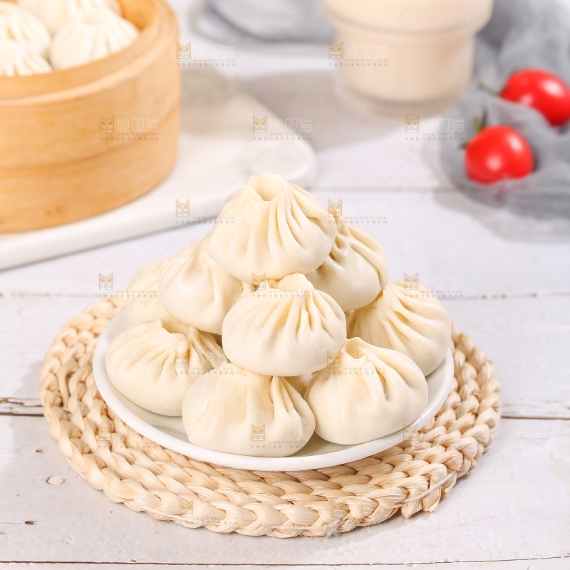 浅底上的薄皮小笼包