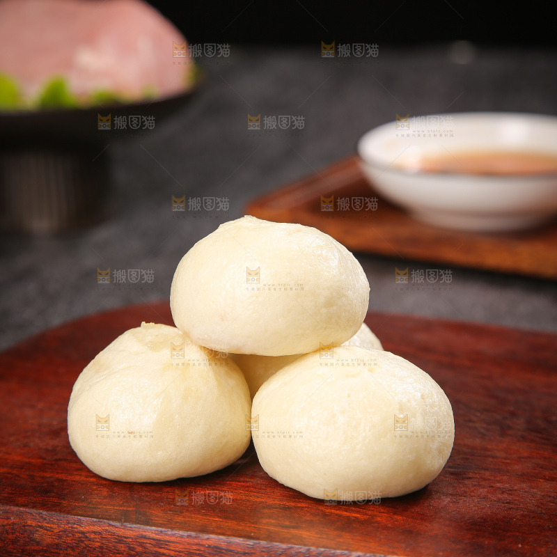 深底上的发面小笼包子