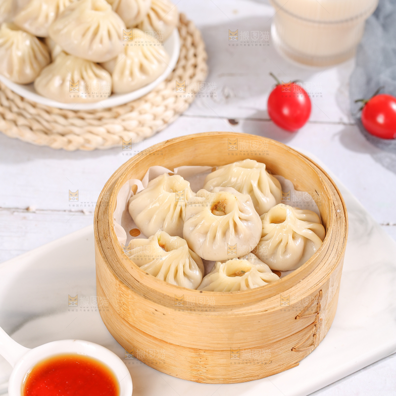 浅底上的薄皮小笼包