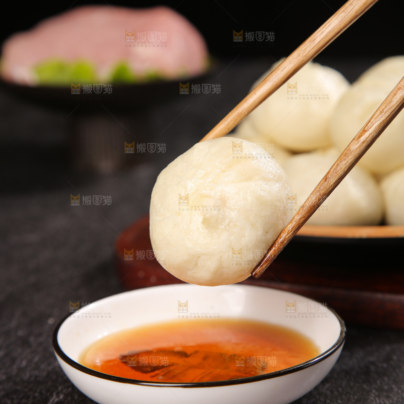 深底上的发面小笼包子