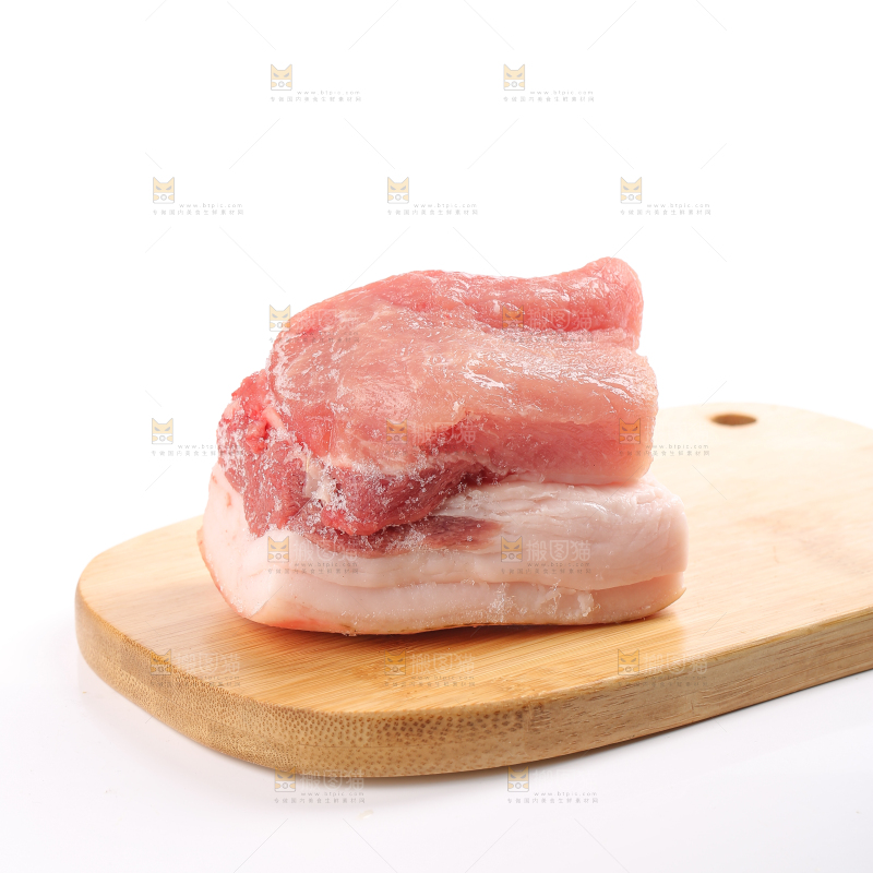 浅底上的五花肉