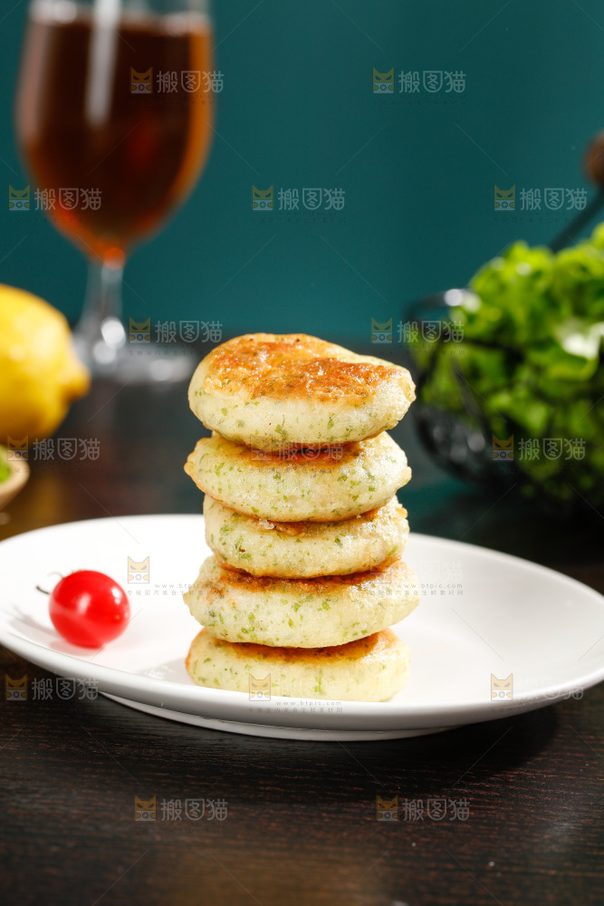 深底上的鲜虾饼