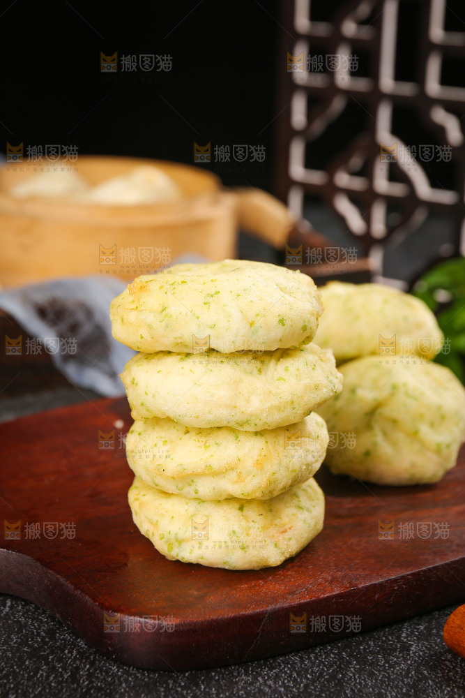 深底上的海苔鲜虾饼