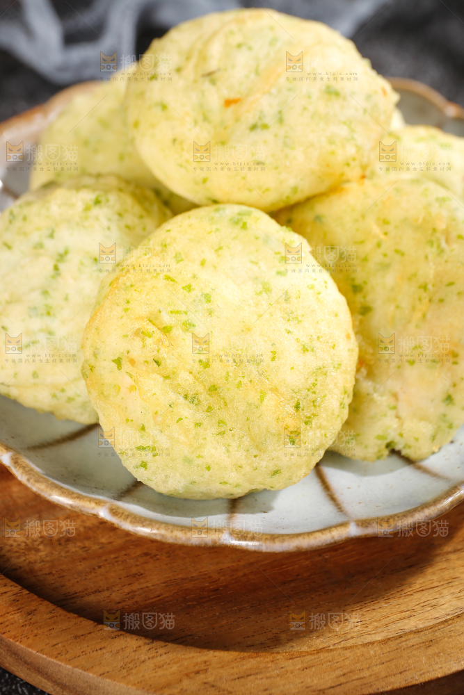 深底上的鲜虾饼