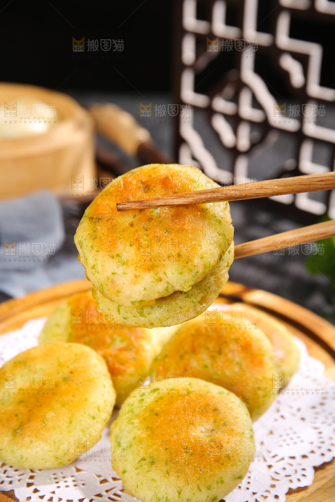 深底上的鲜虾饼