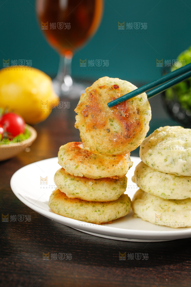 深底上的鲜虾饼