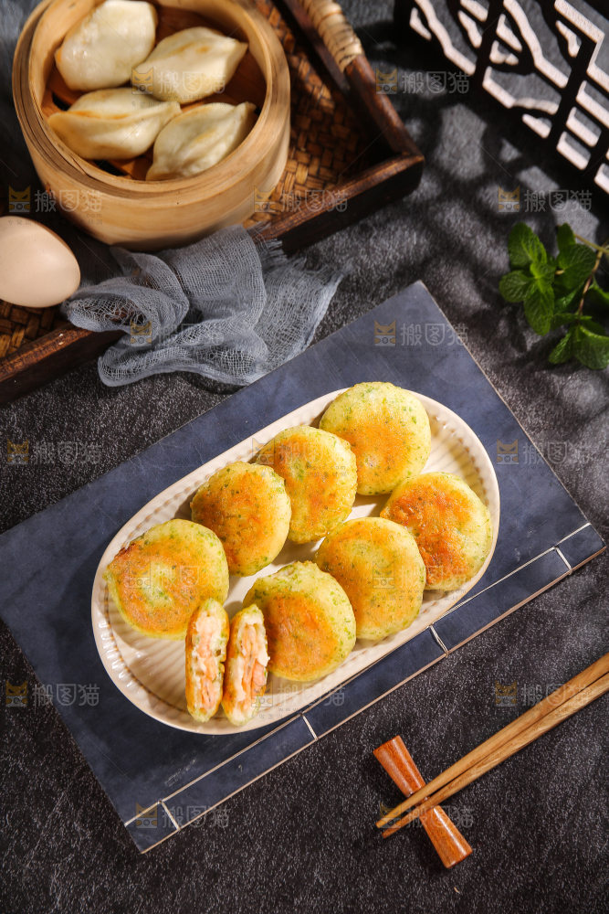 深底上的鲜虾饼