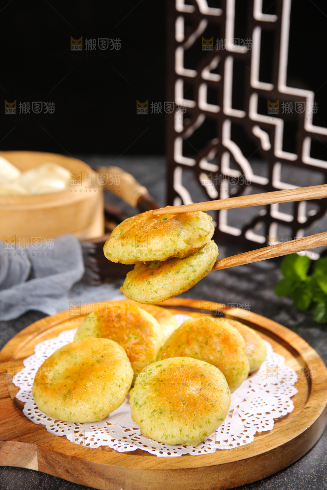 深底上的鲜虾饼