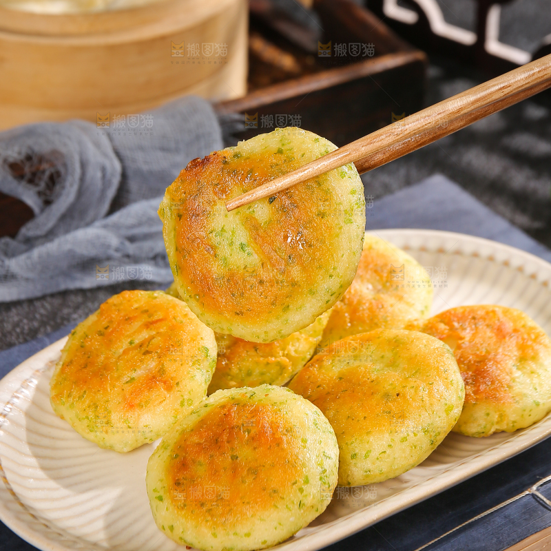 深底上的鲜虾饼