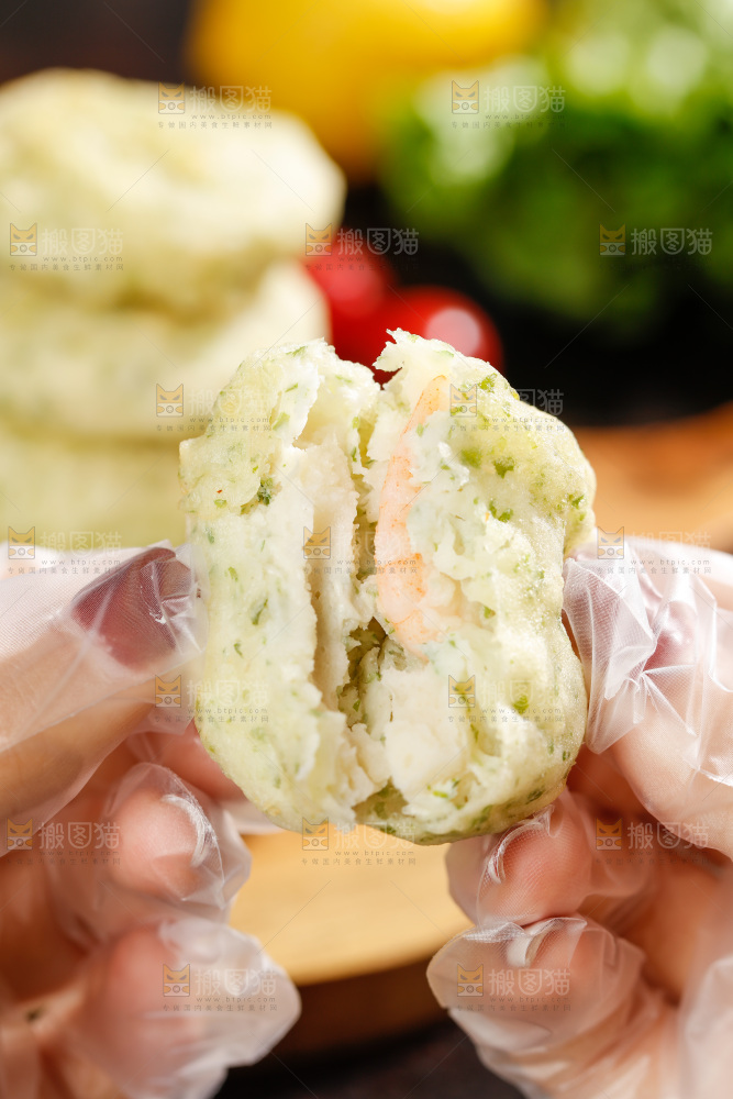 深底上的鲜虾饼
