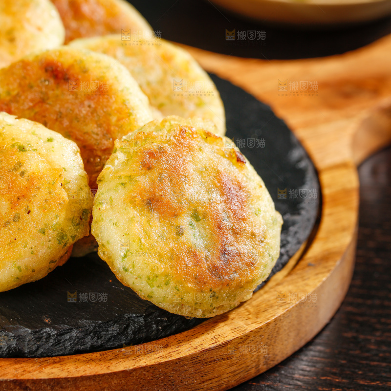 深底上的鲜虾饼