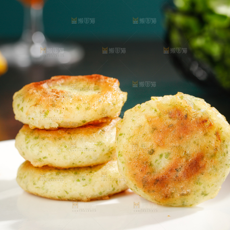 深底上的鲜虾饼
