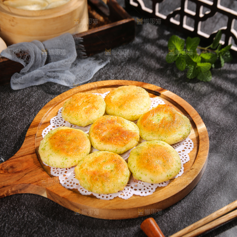 深底上的鲜虾饼