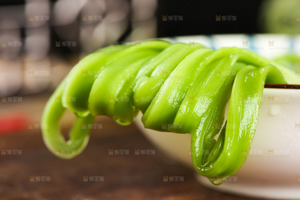 深底上的贡菜