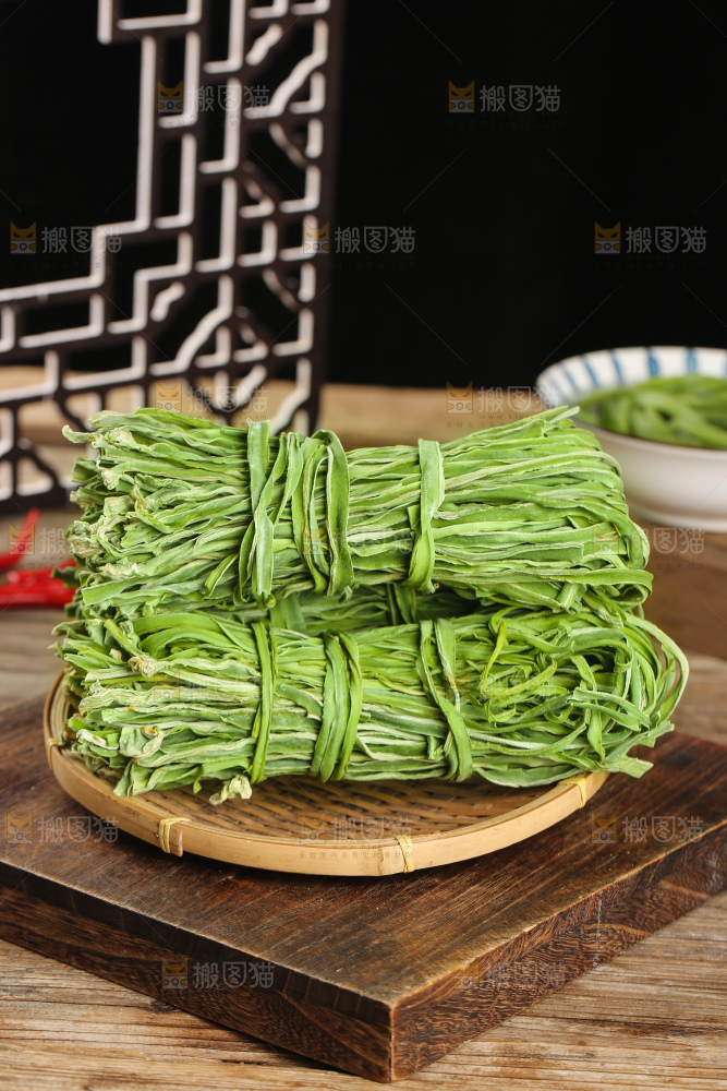 深底上的贡菜